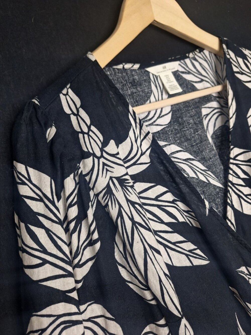 💙 H&M Linen Cotton Wrap Dress Size M Black Cream Tropical Leaf Print Long Sleev - Picture 5 of 8
